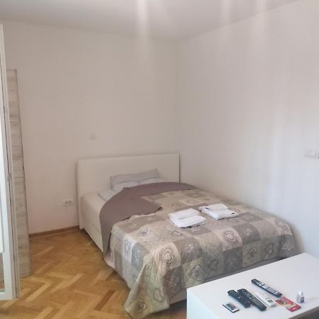 Appartamento Natasa Belgrado Esterno foto