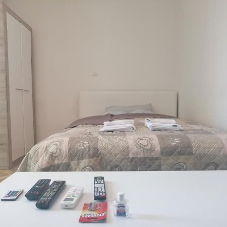 Appartamento Natasa Belgrado Esterno foto