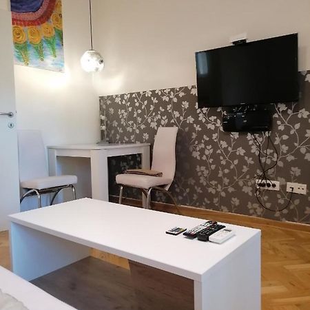 Appartamento Natasa Belgrado Esterno foto