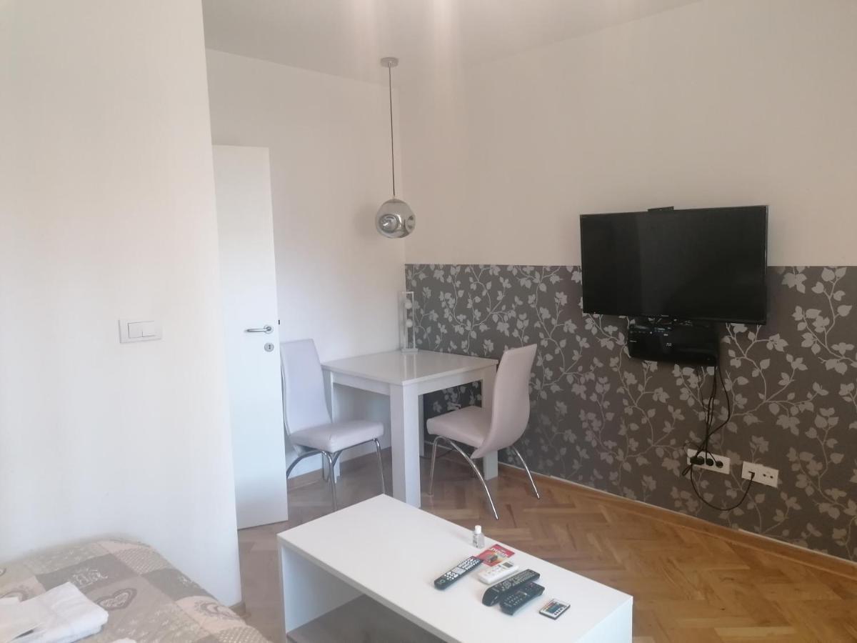 Appartamento Natasa Belgrado Esterno foto