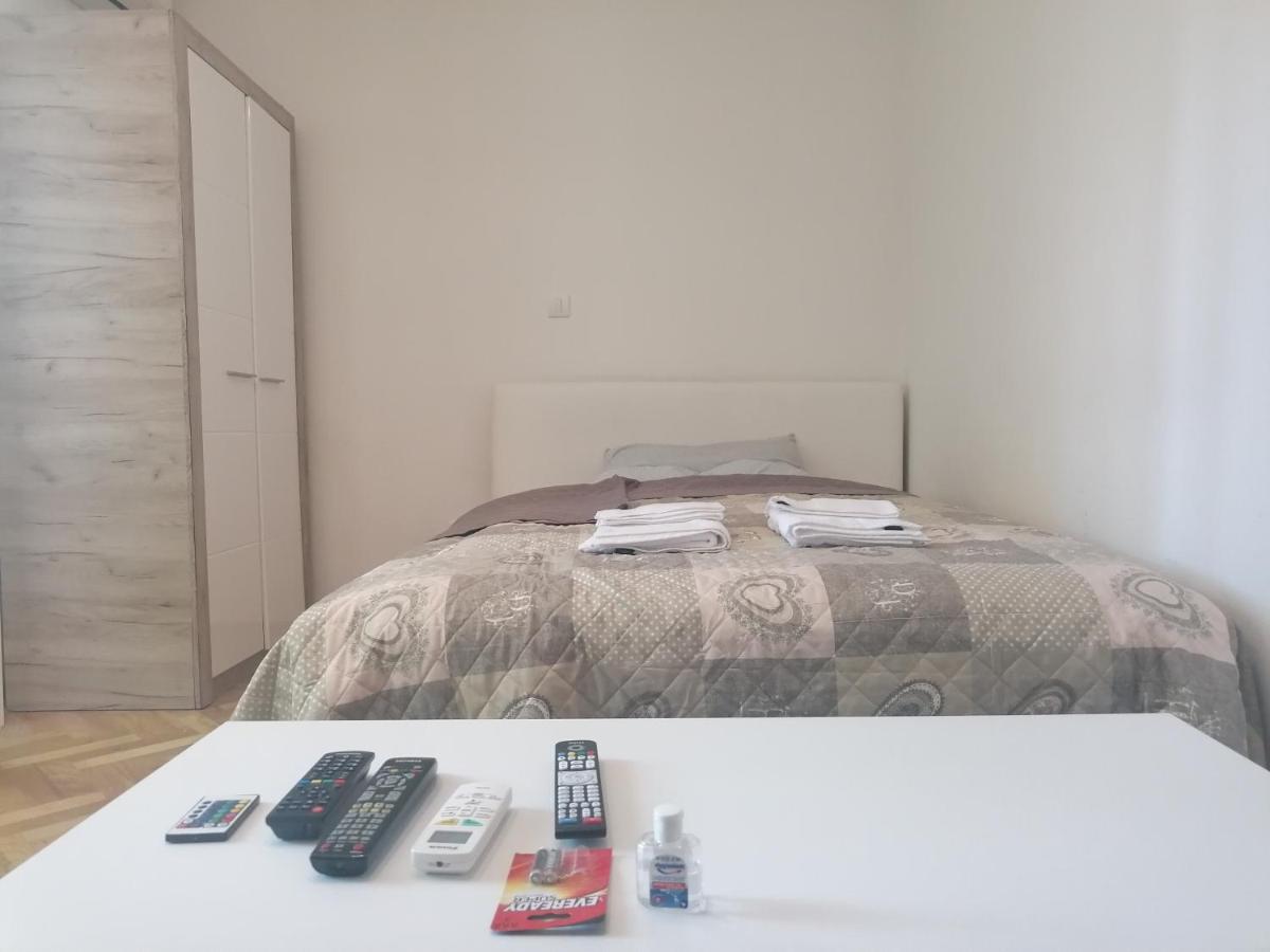 Appartamento Natasa Belgrado Esterno foto