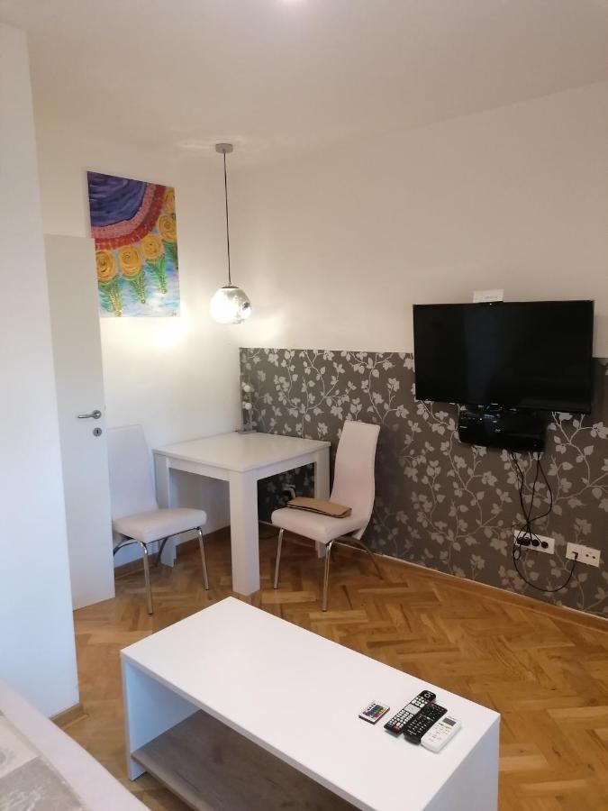 Appartamento Natasa Belgrado Esterno foto