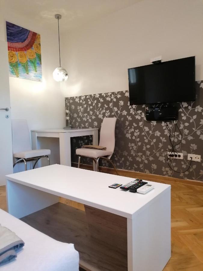 Appartamento Natasa Belgrado Esterno foto