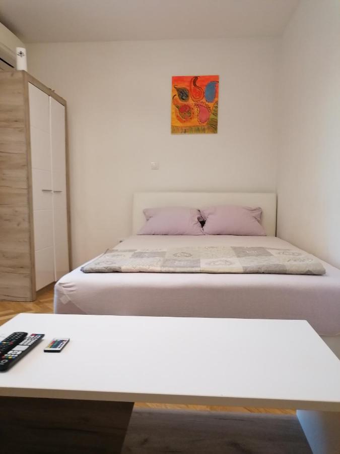 Appartamento Natasa Belgrado Esterno foto